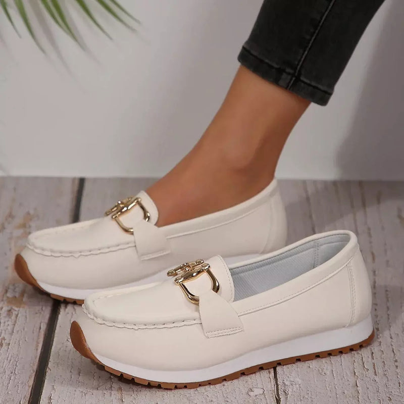 Mocassim Feminino Dara - Casual com Fivela Dourada